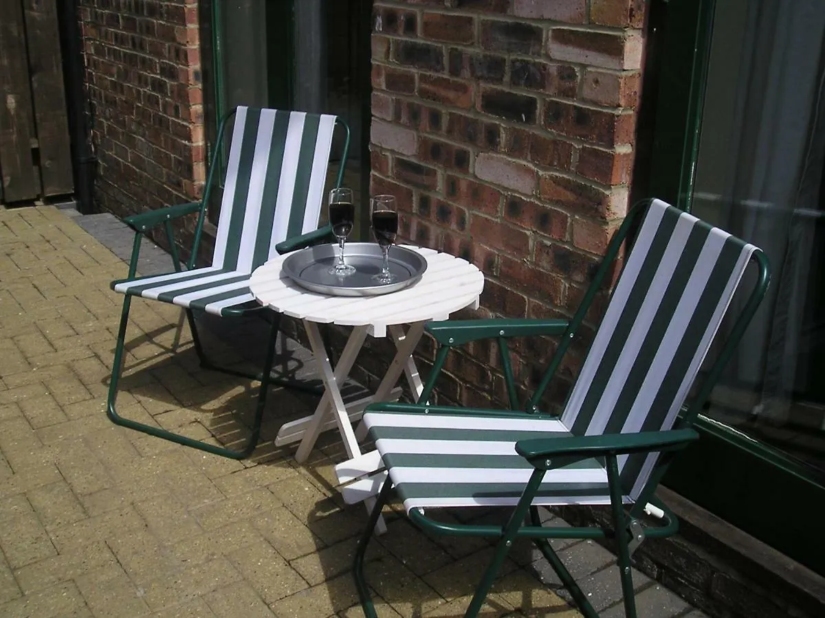 Waterloo Place Ground Floor Apartment Уитби